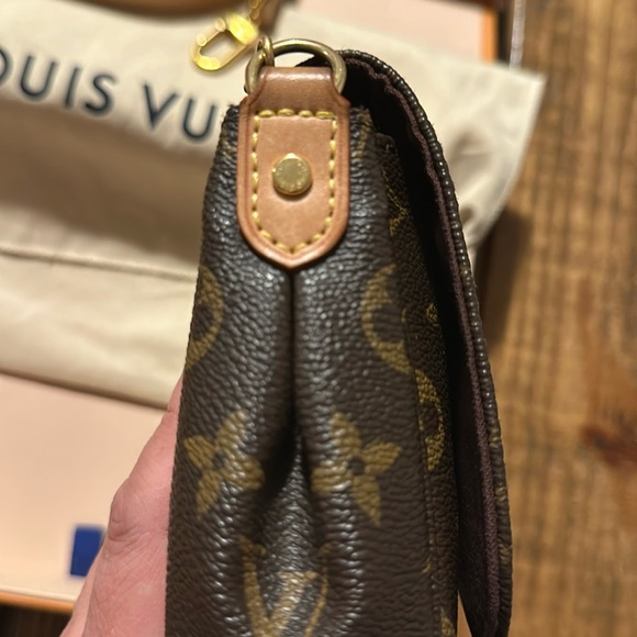 Louis Vuitton Favorite MM - Picture 3 of 8